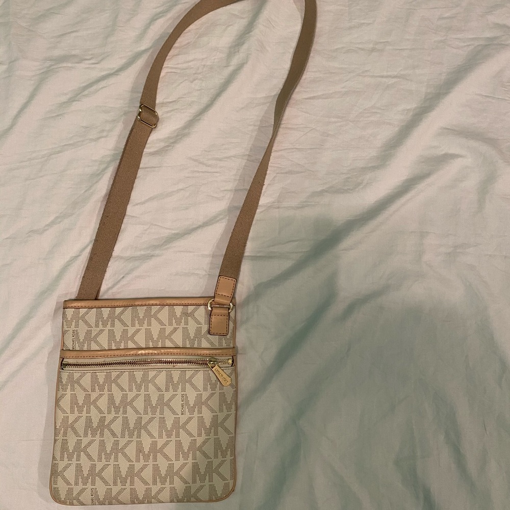 Micheal Kors cross body